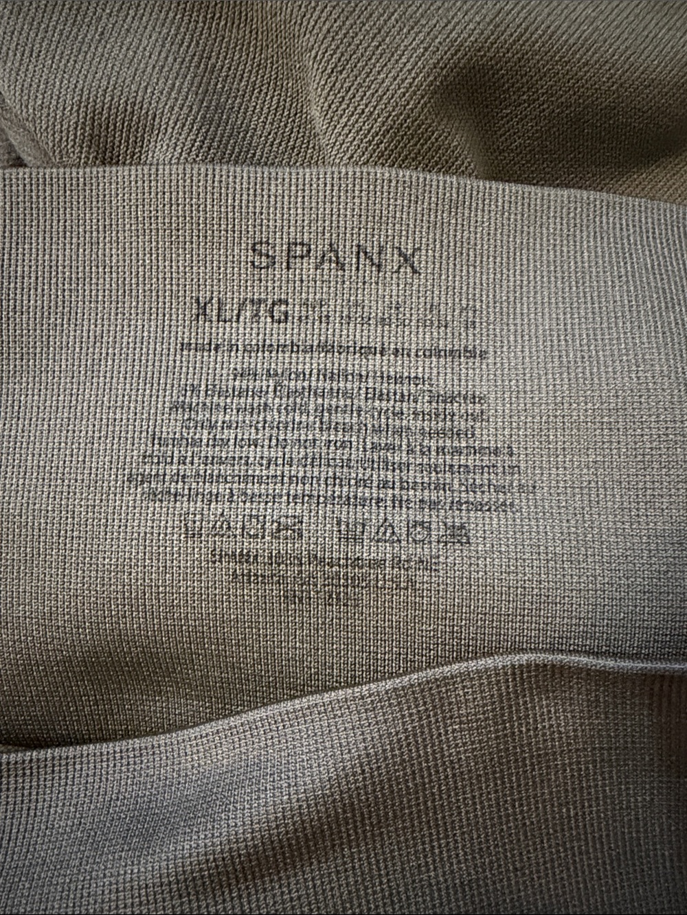 Spanx sz XL  OLIVE HIGH WAIST CAPRI LEGGINGS